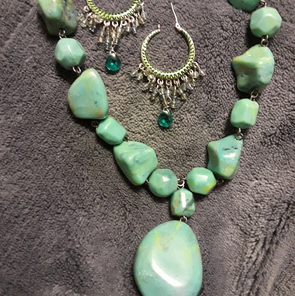 Lucite, beaded necklace and earring set.